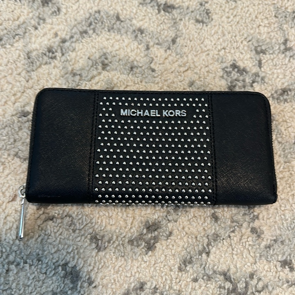 Micheal Kors Zip Wallet